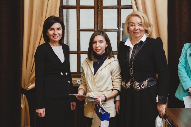 Студентка факультету іноземних мов отримала стипендію Президента України!